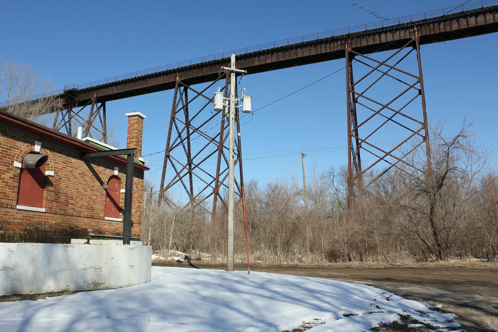 West approach adjacent to trusses